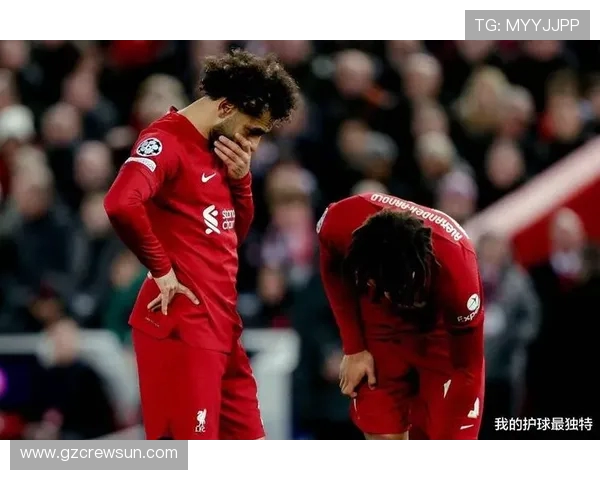 利物浦与曼联激战正酣 双方全力争夺英超荣耀与宿敌之战 利物浦与曼联激战正酣 双方全力争夺英超荣耀与宿敌之战