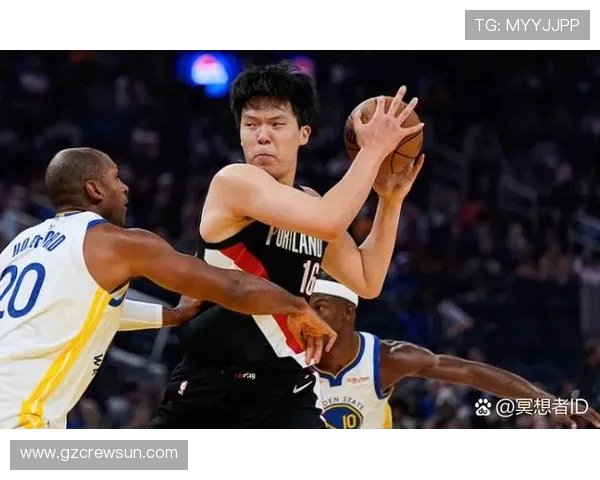 勇士与开拓者激战1102场面火爆精彩瞬间回顾